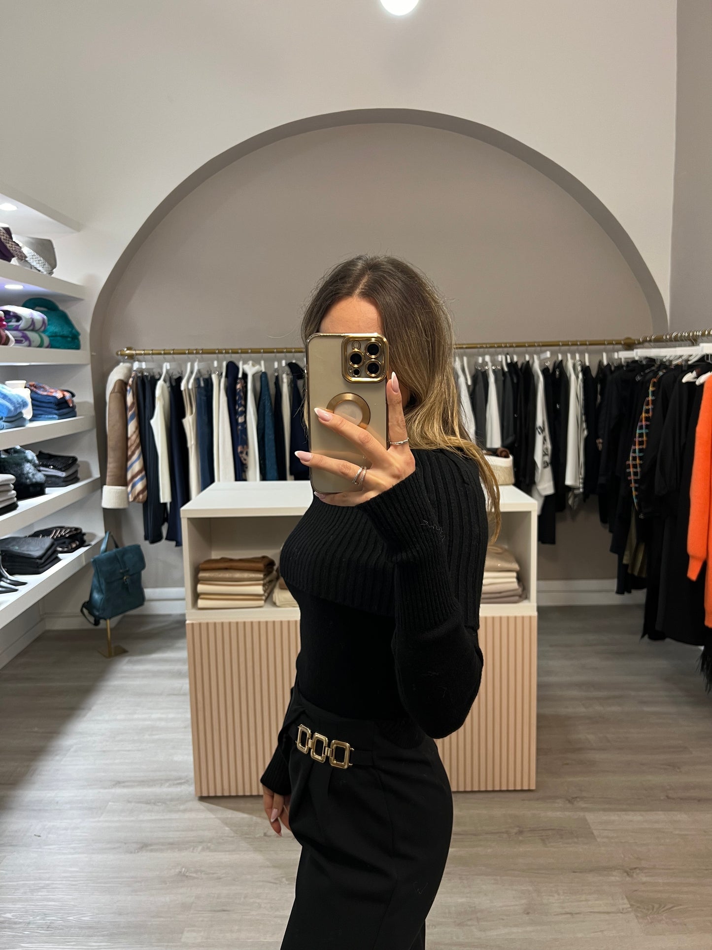 Pantalone Intro